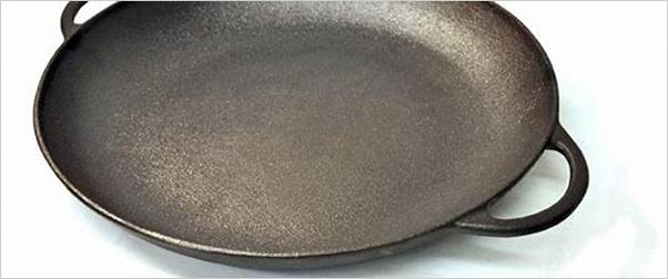 Cast iron paella pan