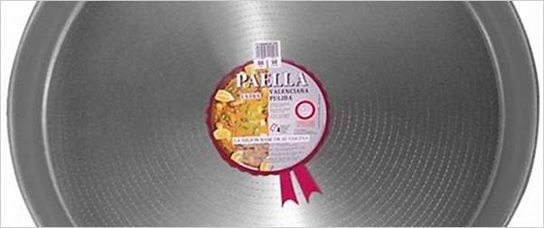 Large paella pan for family gatherings